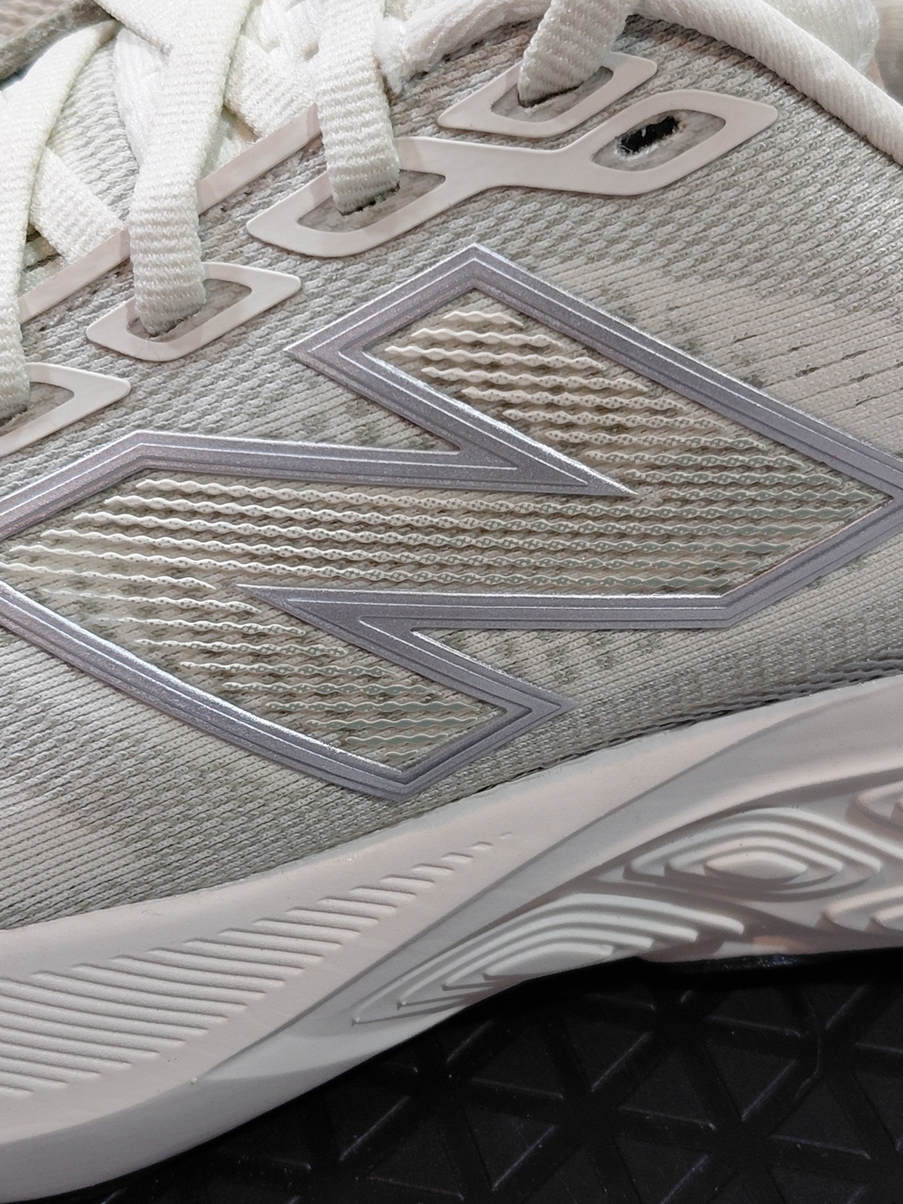 (NEW) New Balance Women Fresh Foam X 880v15 Running Shoes - Light Sage/Gray W8.5 - Picture 3 of 15